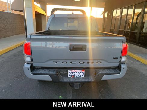 Used 2021 Toyota Tacoma TRD Sport w/ Technology Package RWD image 5