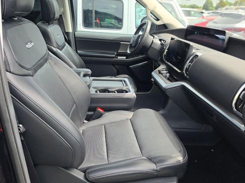 Used 2025 Ford Expedition Platinum AWD/4WD image 12