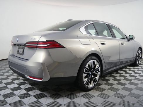 Used 2025 BMW 530i image 3