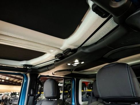 Used 2020 Jeep Wrangler Unlimited Rubicon AWD/4WD image 17