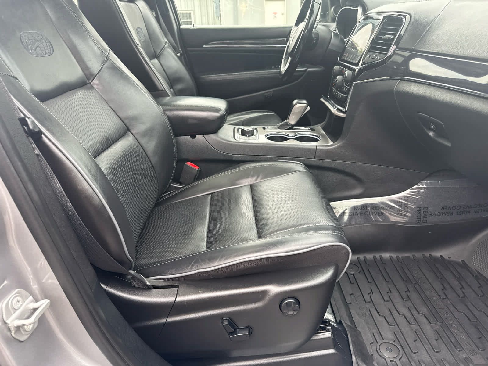 Used 2020 Jeep Grand Cherokee Overland AWD/4WD image 12