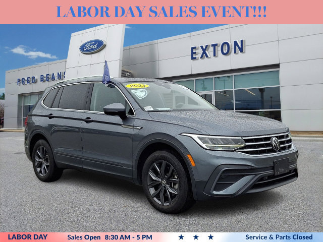 Used 2023 Volkswagen Tiguan SE w/ Panoramic Sunroof Package AWD/4WD image 1