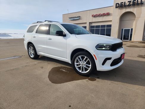 Used 2024 Dodge Durango GT image 2