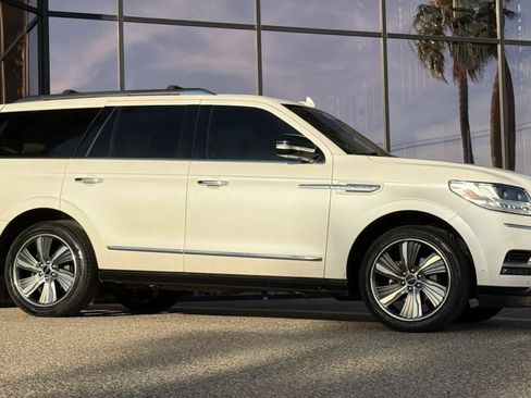 Used 2019 Lincoln Navigator Reserve image 16