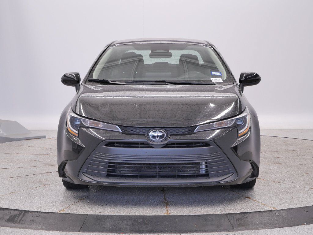Used 2025 Toyota Corolla LE FWD image 2