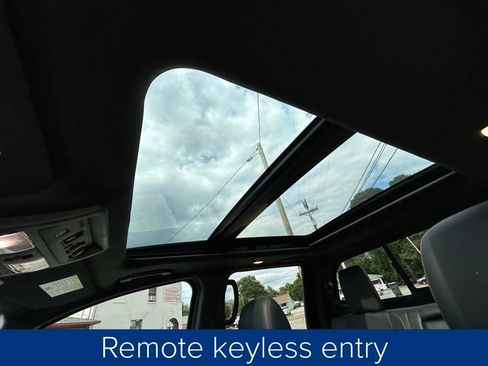 Used 2023 Nissan Titan PRO-4X w/ Pro-4x Convenience Package image 32