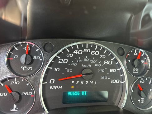 Used 2017 Chevrolet Express 2500 RWD image 11