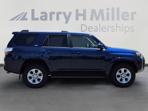Used 2020 Toyota 4Runner SR5 AWD/4WD image 6