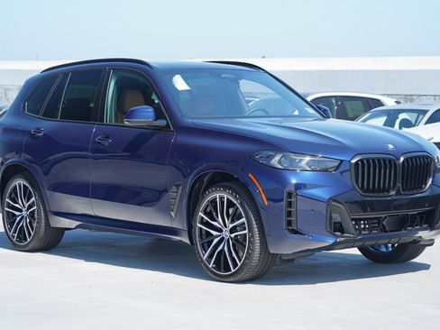 New 2026 BMW X5 xDrive40i w/ M Sport Package AWD/4WD image 3