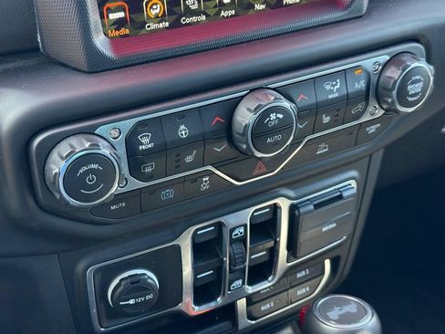 Used 2023 Jeep Wrangler Unlimited Sahara w/ Cold Weather Group AWD/4WD image 19