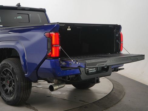 Used 2025 Toyota Tacoma SR5 image 9