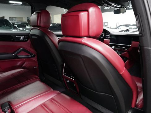 Used 2019 Porsche Cayenne S AWD/4WD image 28