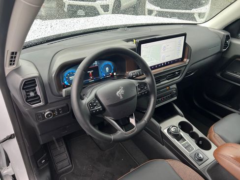 Used 2025 Ford Bronco Sport Outer Banks w/ Outer Banks Tech Package+ image 11