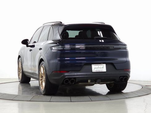 Used 2024 Porsche Cayenne S image 3