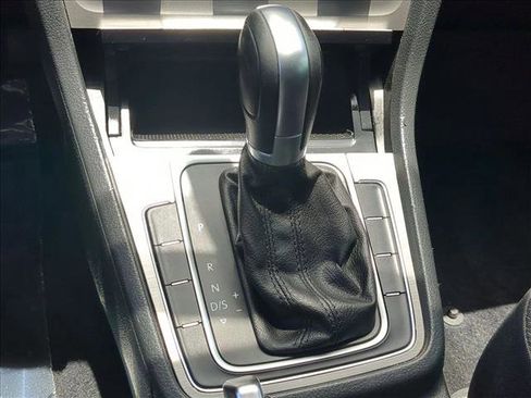 Used 2017 Volkswagen Golf S FWD image 8