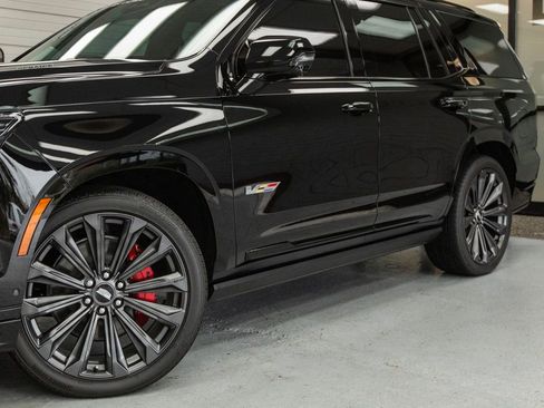 Used 2025 Cadillac Escalade V image 17