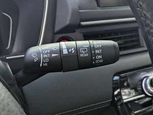 Used 2025 Honda Pilot Touring image 11