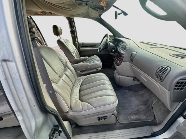 Used 2000 Chrysler Town & Country Limited AWD/4WD image 26