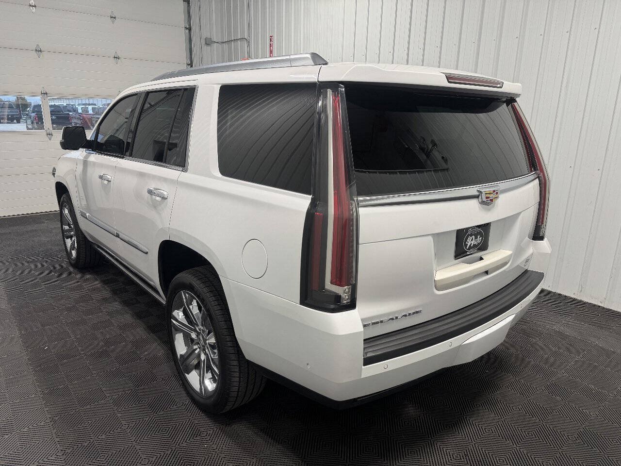 Used 2019 Cadillac Escalade Premium Luxury AWD/4WD image 4