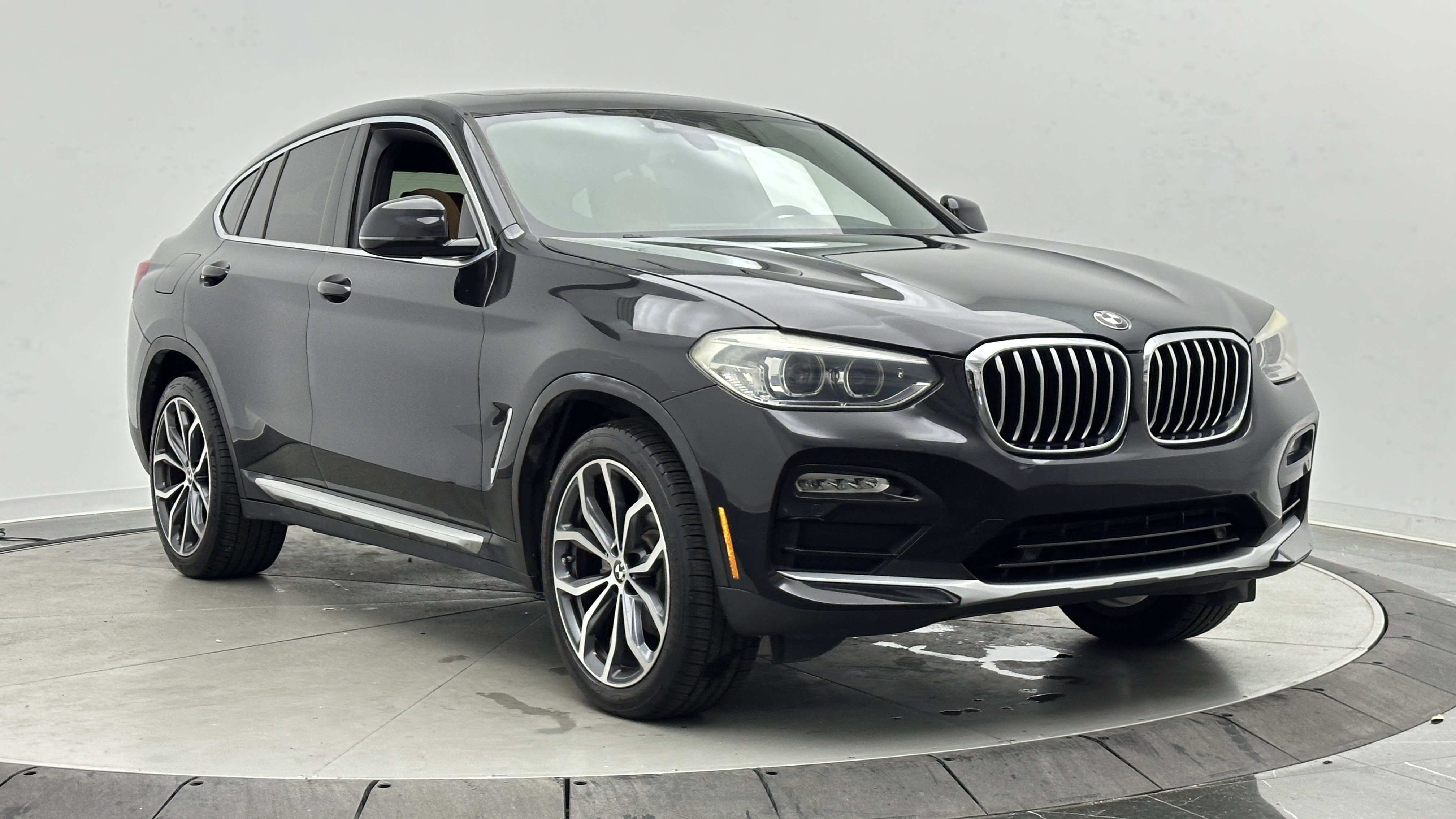 Used 2019 BMW X4 xDrive30i w/ Premium Package AWD/4WD image 3