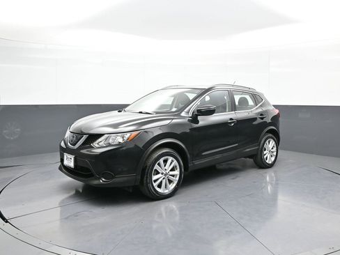 Used 2019 Nissan Rogue Sport SV image 1