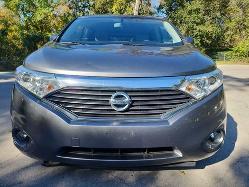Used 2017 Nissan Quest SV image 2