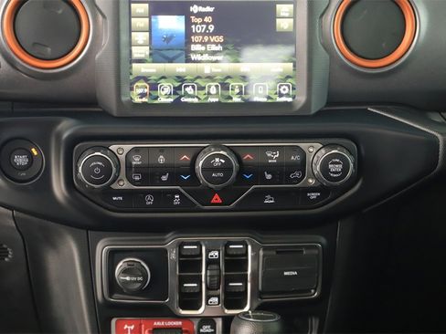 Used 2023 Jeep Gladiator Mojave w/ Cold Weather Group image 20