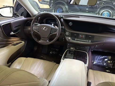 Used 2019 Lexus LS 500 F Sport image 28