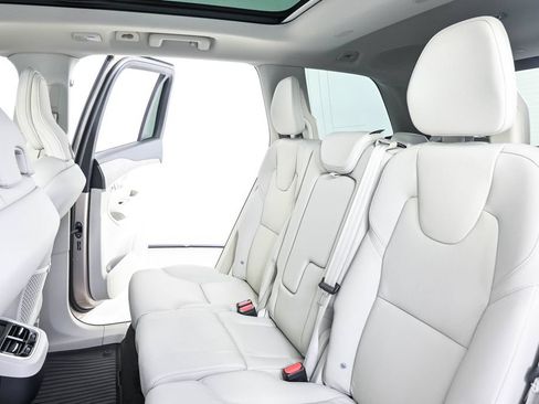Used 2025 Volvo XC90 B6 Plus w/ Protection Package Premier AWD/4WD image 23