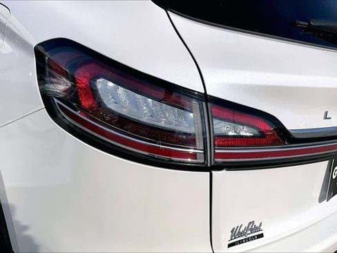 Used 2019 Lincoln Nautilus Reserve image 26