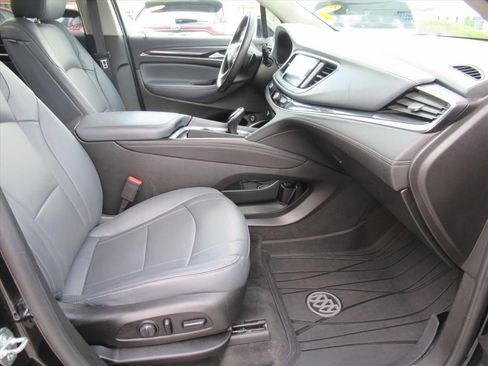 Used 2019 Buick Enclave Essence w/ LPO, Sport Appearance Package FWD image 10