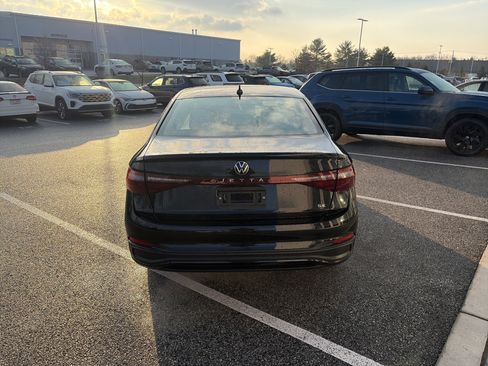 New 2026 Volkswagen Jetta SE FWD image 5