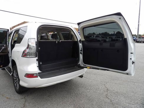 Used 2023 Lexus GX 460 Luxury w/ Accessory Package AWD/4WD image 29