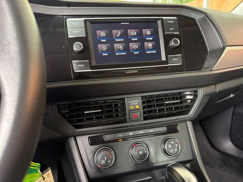 Used 2021 Volkswagen Jetta SE FWD image 22