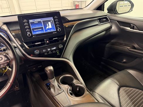 Used 2021 Toyota Camry SE image 18