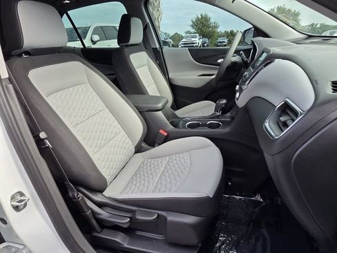 Used 2021 Chevrolet Equinox LS FWD image 17