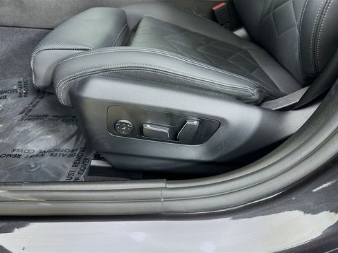 Used 2025 BMW 530i xDrive w/ Premium Package image 21