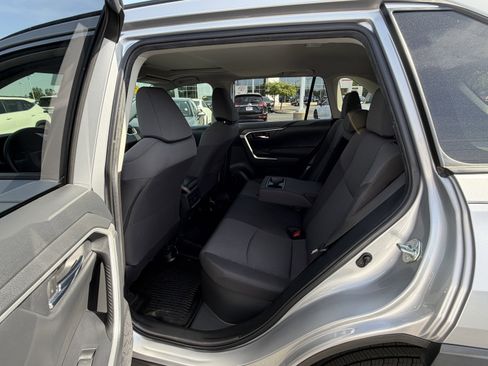Used 2022 Toyota RAV4 XLE w/ Convenience Package AWD/4WD image 16