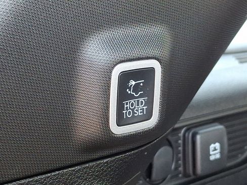 Certified 2025 Jeep Grand Cherokee Altitude image 29