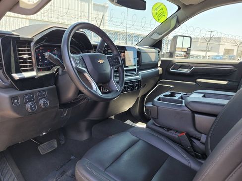 Used 2024 Chevrolet Silverado 2500 LTZ AWD/4WD image 9