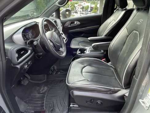 Used 2020 Chrysler Pacifica Limited w/ Advanced Safetytec Group FWD image 12