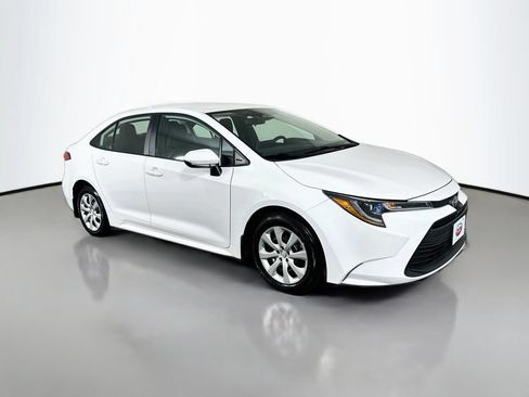 Used 2025 Toyota Corolla LE FWD image 3