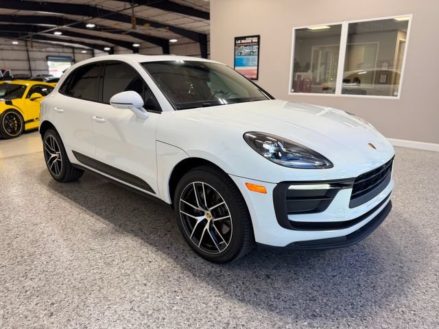 Used 2022 Porsche Macan AWD/4WD image 10