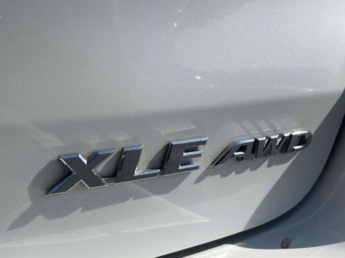 Used 2018 Toyota Highlander XLE AWD/4WD image 8