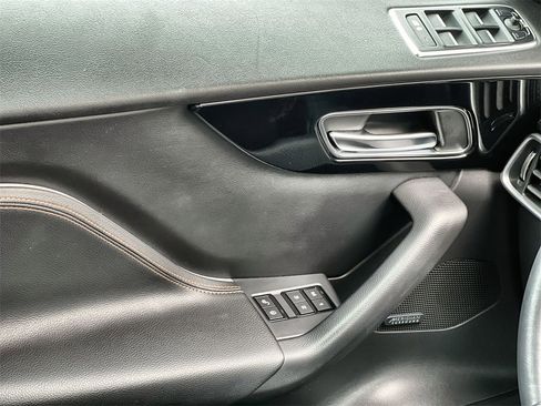 Used 2020 Jaguar F-PACE Prestige image 21