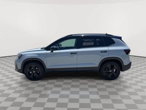 Certified 2025 Volkswagen Taos SE AWD/4WD image 6