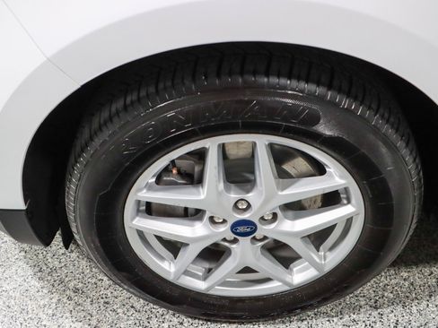 Used 2023 Ford Edge SEL image 11