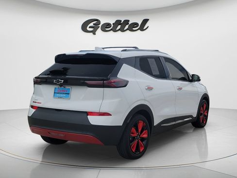 Used 2023 Chevrolet Bolt EUV Premier w/ Sun & Sound Package FWD image 5