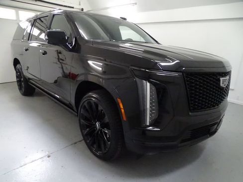 Certified 2025 Cadillac Escalade ESV Sport Platinum w/ LPO, ONYX Package AWD/4WD image 1