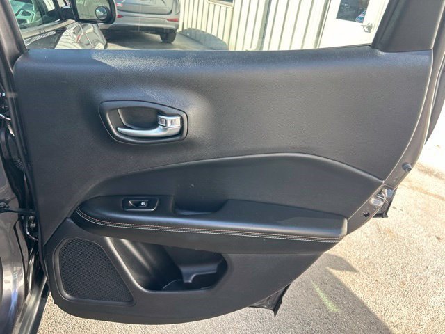 Used 2018 Jeep Compass Latitude FWD image 43